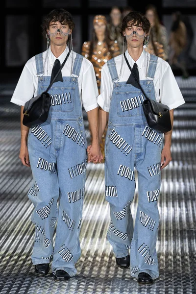 Look 32